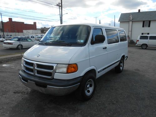 1999 dodge ram 1500 8 passenger van extra clean in &amp; out nice low miles just 70k