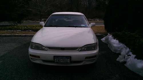1996 white toyota camry le 157k miles