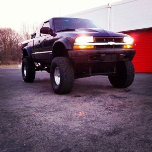 2000 chevy s-10 zr2 *lifted*