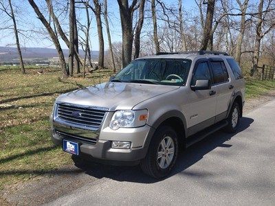 Clean carfax!  new pa state inspection!  xlt!  4x4 !  explorer!  local trade!