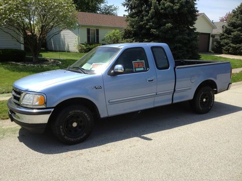 1997 ford f150 v8, auto,new tires, cd player
