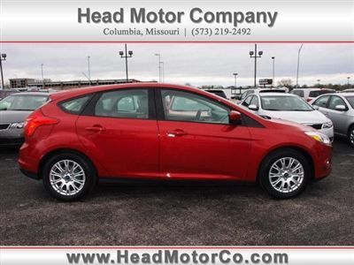 2012 ford focus se low miles 5dr hatchback automatic gasoline 2.0l 4 cyl red