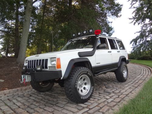 Cherokee sport classic rough country xj  no rust off road mud truck amc lifted
