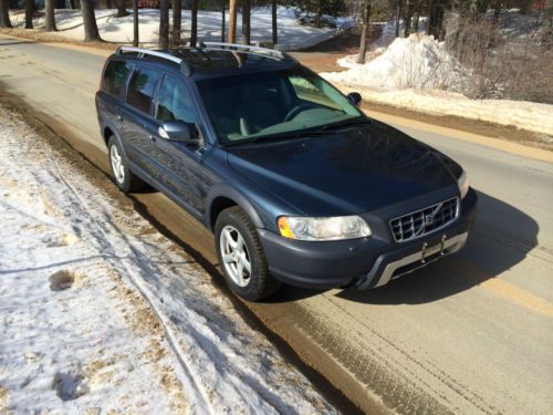 2007 volvo xc70 wagon, excllent shape! loaded, runs / drives / looks new