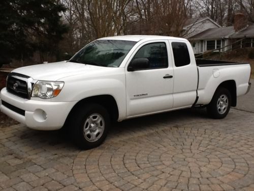 Like-new 2008 tacoma access cab longbed pickup with only 15k miles !