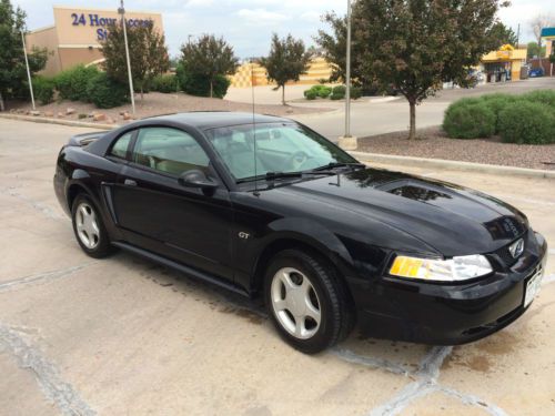 2000 ford mustang gt coupe 2-door 4.6l 45,000 miles perfect condition
