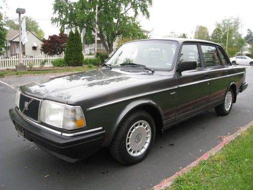 1993 volvo 240 only 98k miles super clean and serviced no reserve auction