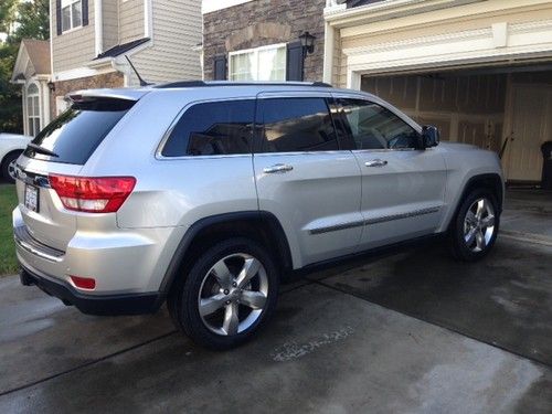 2011 jeep grand cherokee overland 4x4 silver/beige towing pkg