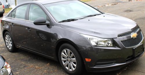 2011 chevrolet cruze like new and awesome!