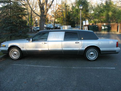 Lincoln town car limousine limo