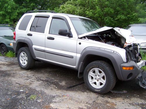 2002 jeep liberty sport, clean title, good salvage parts car, hit in front