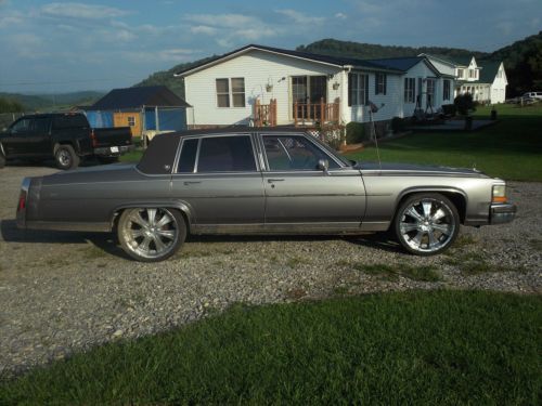 1988 cadillac brougham rolling on 22&#039;s