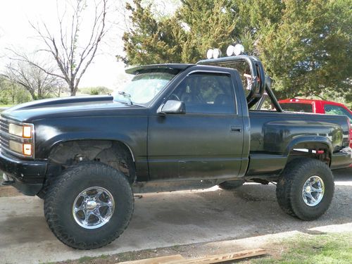 Chevy 4x4 with a lift 3'' body lift 35'' tires rollbar with light