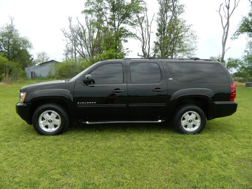 2011 chevy suburban z71, nice w/ dvd, sunroof, tinted windows, and more