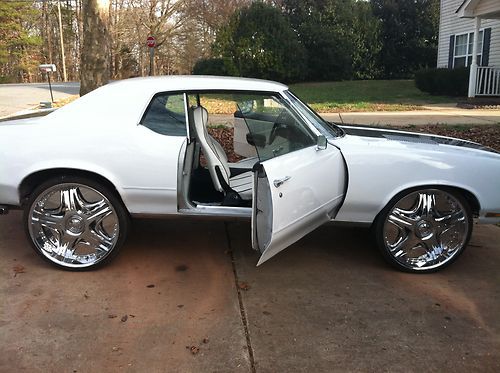 Clean 1972 cutlass supreme on 26's wow a must see and drive