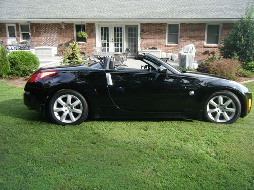 2004 nissan 350 z convertible sport car low mileage - a real beauty
