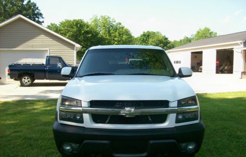 2003 chevy avalanche / 2wd / v8 engine / fuel injection / 4 speed automatic