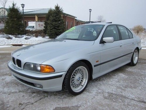 Bmw 528i sport~premium~cold~weather package~serviced~mint