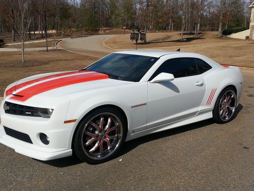 Camaro ss coupe,super low miles,matching interior,custom painted asante 22's