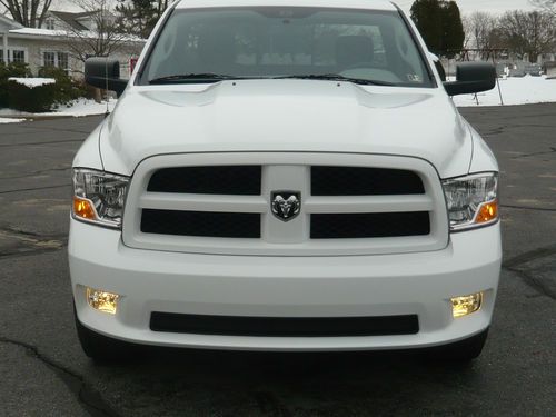 2011 dodge ram 1500 express reg. cab mint!! must see!!! only 6k miles
