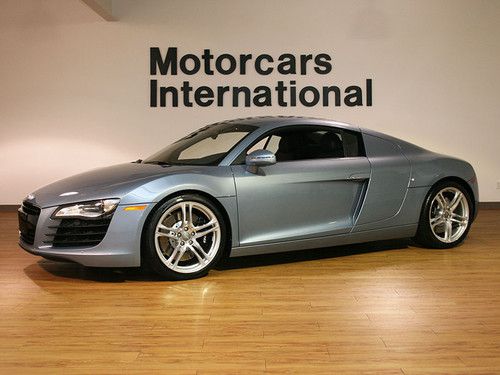 Special ordered jet blue metallic r8 with lots of options and only 1,366 miles!