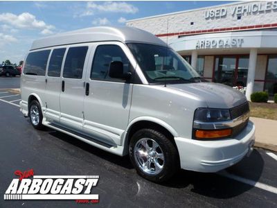 Starcraft conversion van fade paint! loaded! leather seating!  22" tv!