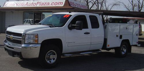 2009 chevrolet 3500 hd extended cab / 4wd / utility bed / 6.0l v8 / 90k miles.