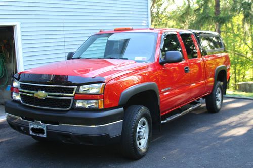 2006 chevy silverado, 2500hd, extended cab, 4x4, manual 5 spd, only 30,000 miles
