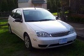 2005 ford focus zx3 hatchback 3-door 2.0l white, great car, must see this deal!!