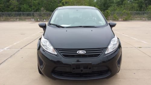 Ford fiesta black 2013 excellent condition (salvage title )