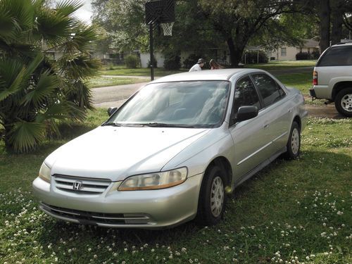 2001 honda accord ,4 door silver/ runs &amp; drives great! no reserve!price to sale!