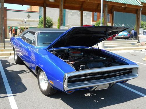 1970 dodge charger 440 auto, ac,ps,6 way bucket seats,console.