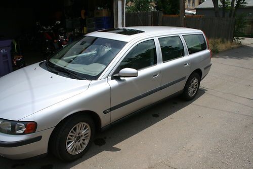 2004 volvo v70 2.4 wagon 4-door 2.4l, power moonroof, leather, low miles