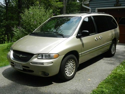 1998 crysler town and country minivan good condition