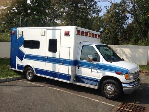 2002 ford e450 7.3 ambulance truck with clean car fax! and equipment!