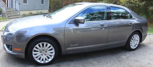 2010 ford fusion hybrid ..great on gas!!!