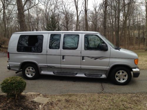 Ford 2004 e-150 midwest converstion van