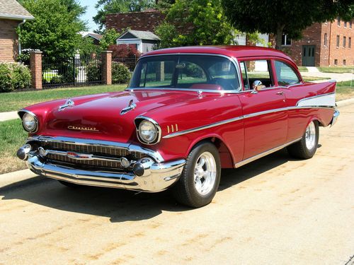 1957 chevy 210 post coupe resto-mod 355 hp zz4 350, frame-off resto. 500 miles