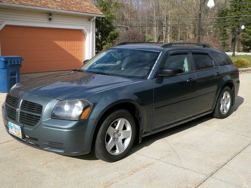 2005 dodge magnum sxt station wagon fully loaded!! extra clean!!