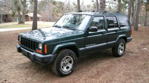 2000 jeep cherokee, low miles. very good condition.