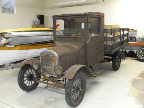 Ford truck 1926 -running condition! great for restoration