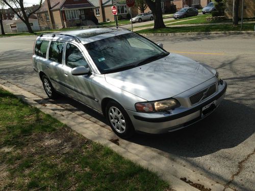 2001 volvo v70 wagon , auto, sunroof, leather, 5 cylinder ; low mileage