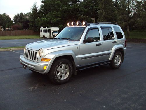 2005 jeep liberty crd 4x4 ***diesel*** low miles