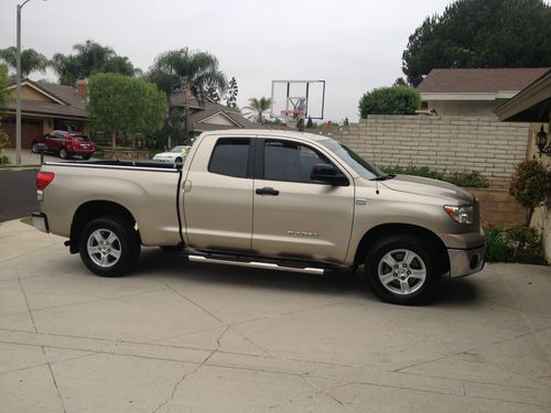 2008 toyota tundra double cab 2wd 4 door 6 l/2 ft gold