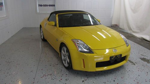 2005 nissan 350z touring convertible rare color 349hp 6-spd only 27k miles