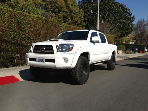 Trd sport sr5 4wd double cab short bed low miles like new!