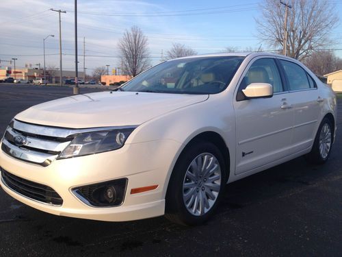 2010 ford fusion hybrid - white pearl