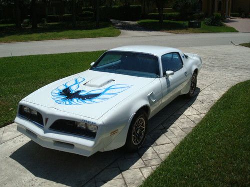 1977 pontiac trans am coupe.  restored nicely with phs paperwork.