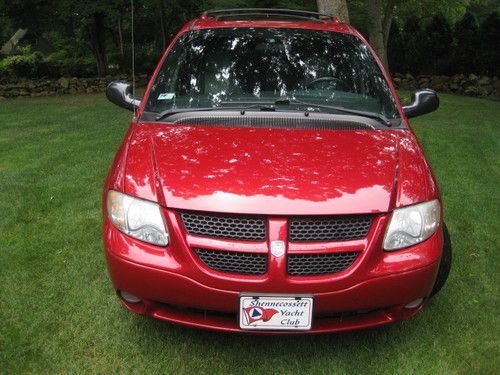 2004 dodge grand caravan sxt anniverary edition loaded with hitch and dvd player