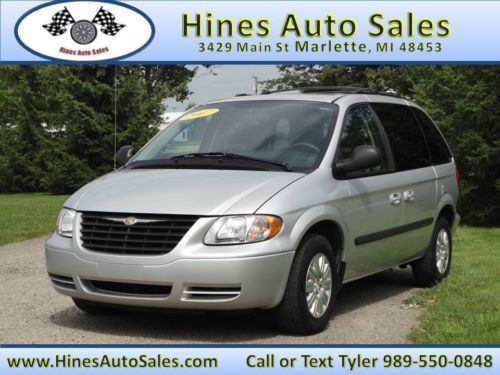 2007 chrysler town &amp; country, 2nd and 3rd bench seats, cd player!!
